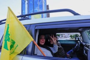 جشن لبنانی‌ها با اجرایی شدن آتش‌بس