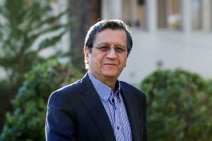 وزیر اقتصاد : قیمت گذاری دستوری ایجاد فساد و تشدید سفته بازی میکند