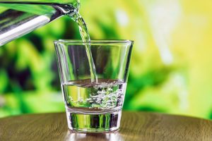 آیا نوشیدن آب بیشتر همیشه گزینه سالمی است؟