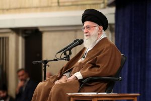 حضرت آیت الله خامنه‌ای: دستگاه‌های دولتی و نظارتی نباید سرعت‌گیر بخش خصوصی باشند