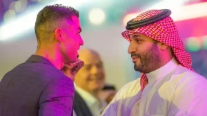 کریستیانو رونالدو با لباس عربستانی کنار بن سلمان (+عکس)